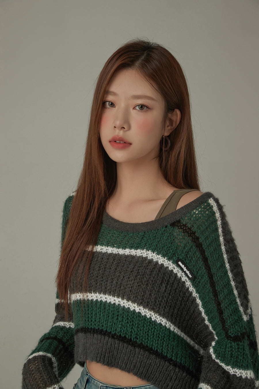 CHUU Color Combination Striped Cropped Knit Sweater