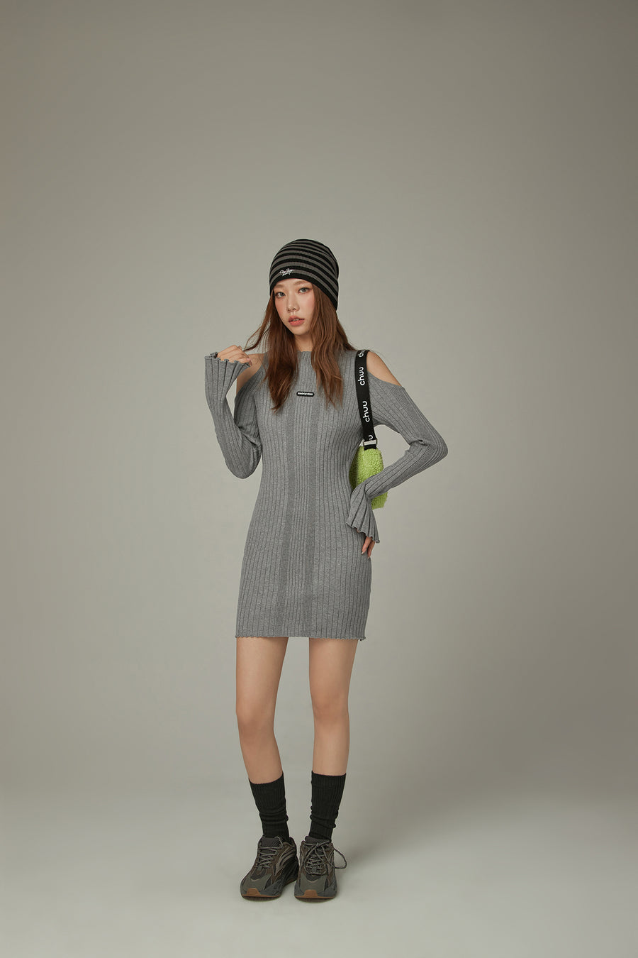 CHUU Off Shoulder Flowly Sleeve Knit Mini Dress