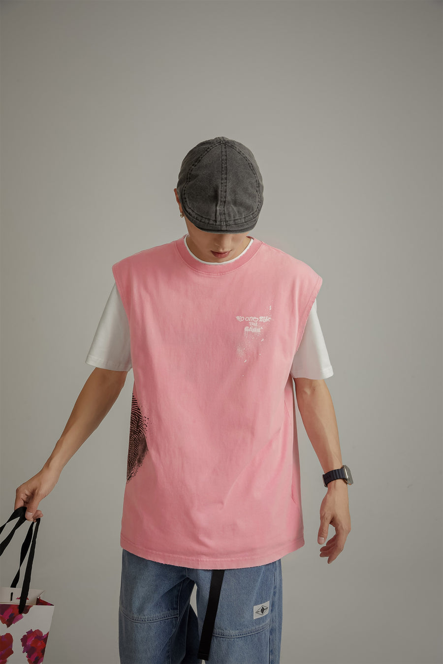 CHUU Heart Boxy Sleeveless T-Shirt