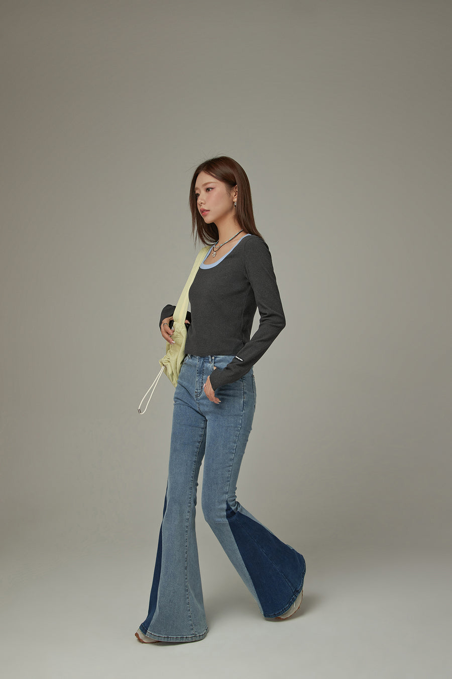 CHUU Criss Cross Belt Two Toned Bootcut Denim Pants