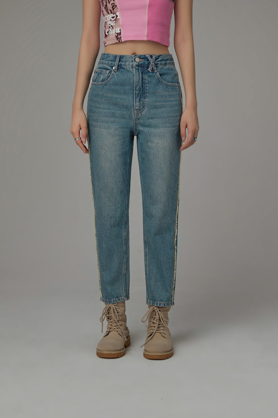 CHUU Frayed Line Straight Denim Jeans