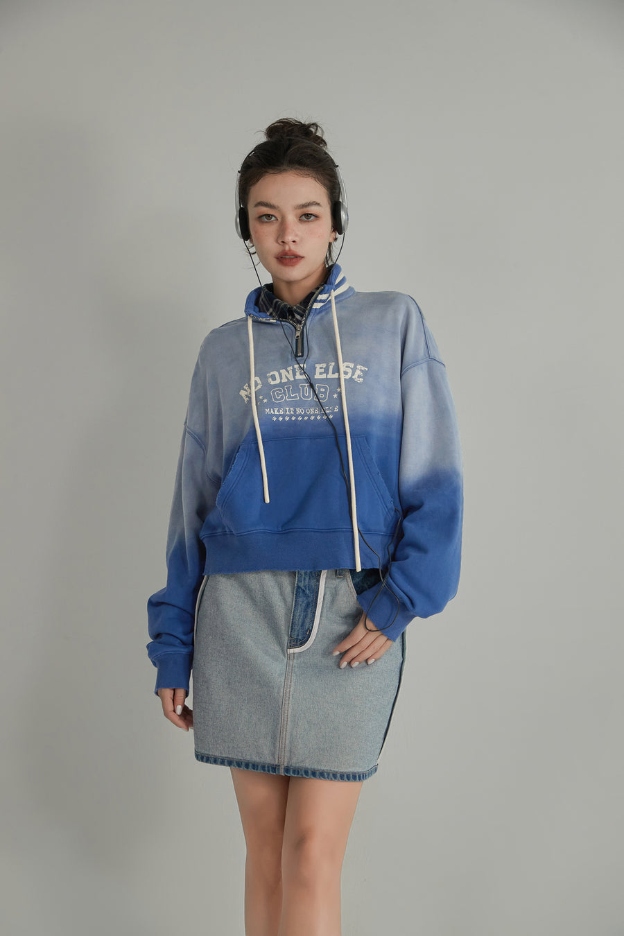 CHUU Gradient Anorak Logo Sweatshirt