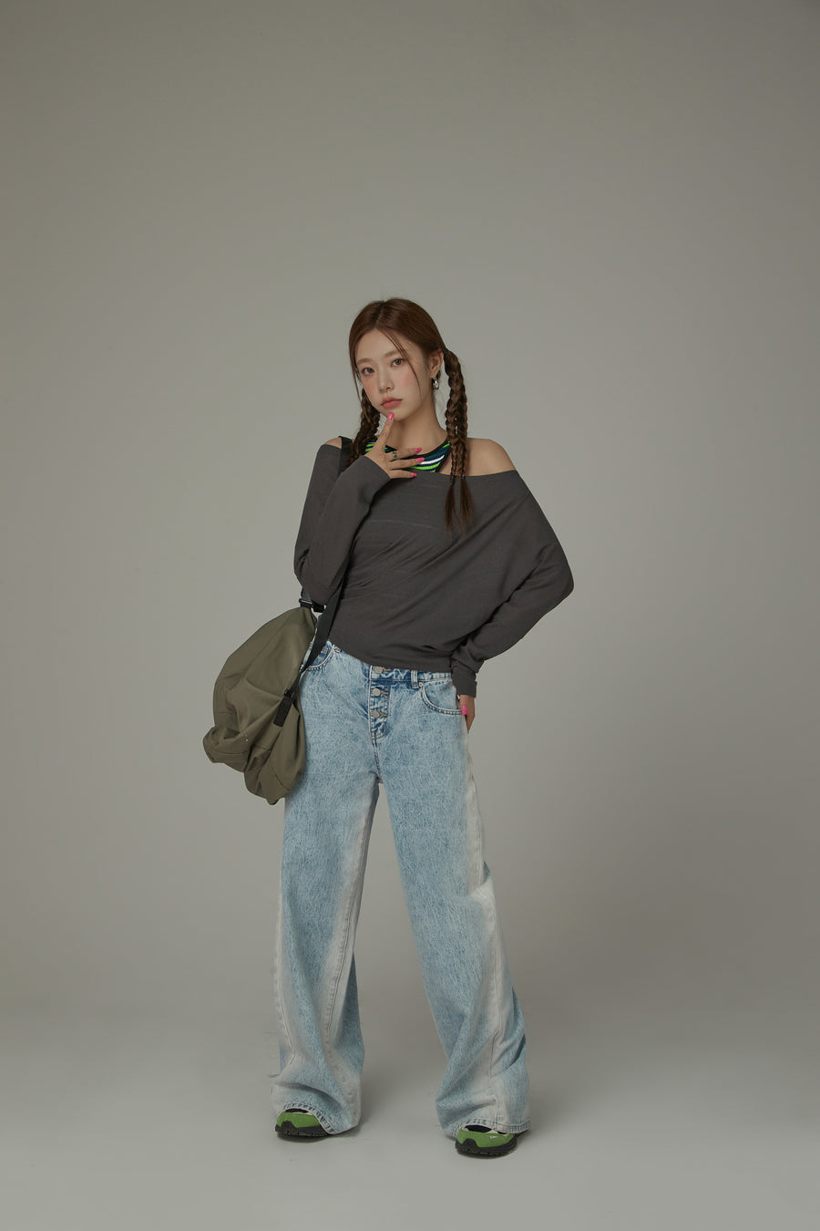 CHUU Off The Shoulder Loosefit Long Sleeve Basic T-Shirt