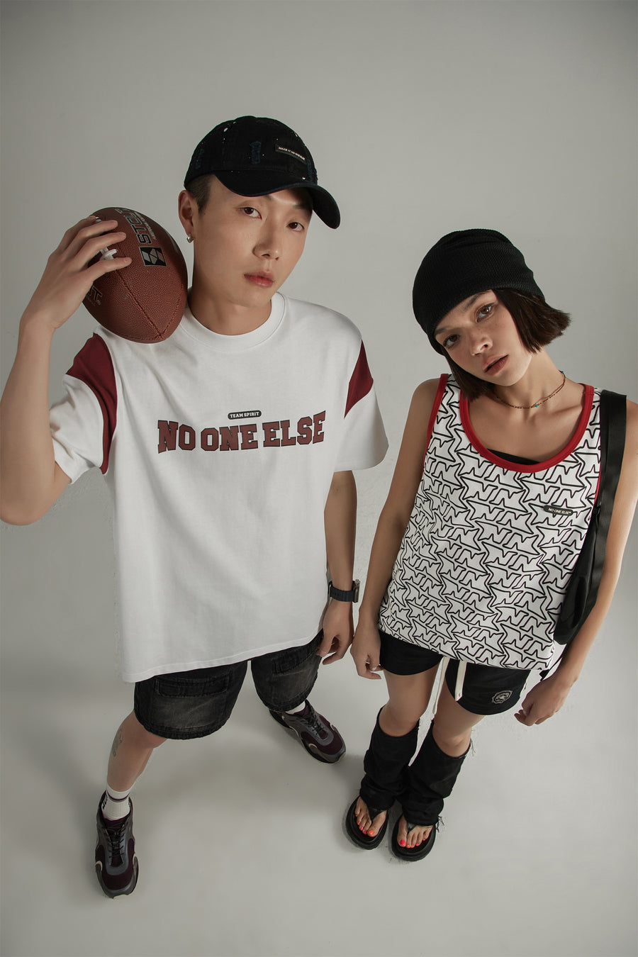 CHUU Line Colored Noe Sleeveless T-Shirt