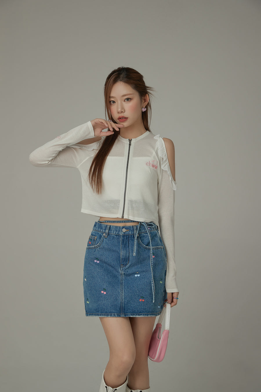 CHUU Frilly Off The Shoulder Zip-Up Cardigan