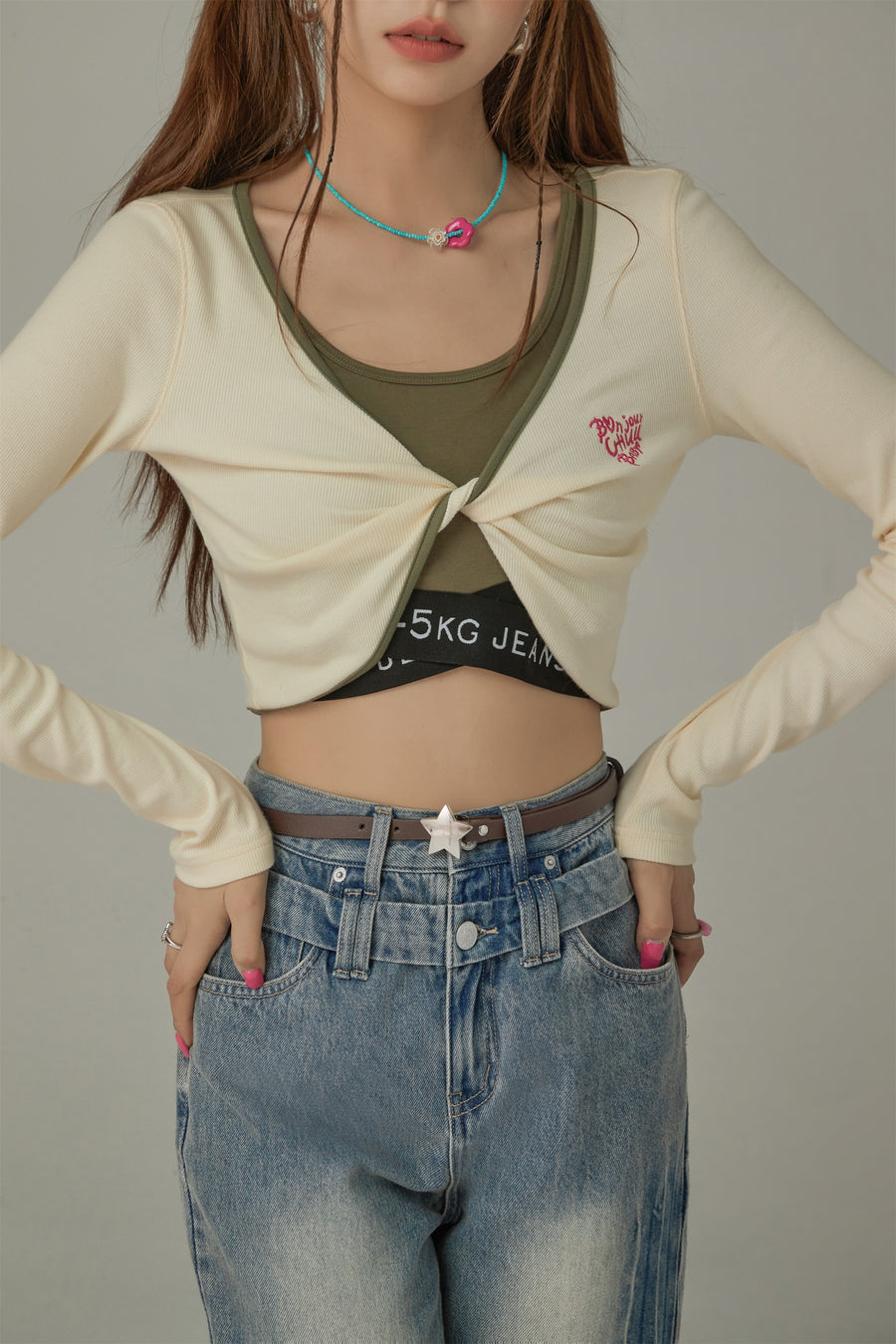 CHUU Embroidered Logo Twisted Cropped Cardigan