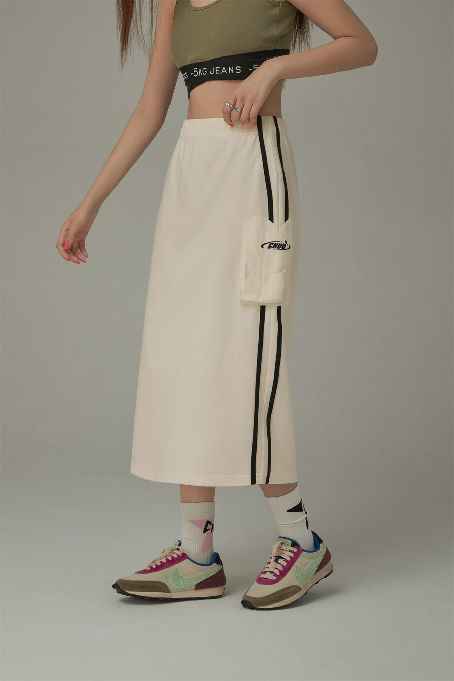 CHUU Side Line Pocket Logo Sporty Long Sweat Skirt