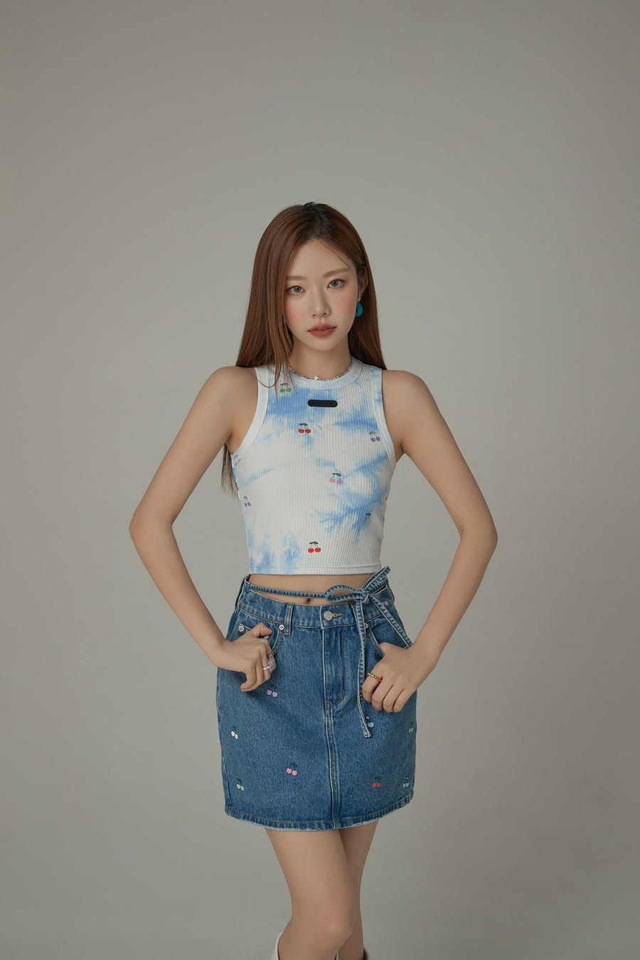 CHUU Light Tie Dye Printed Cherries Crop Sleeveless Top