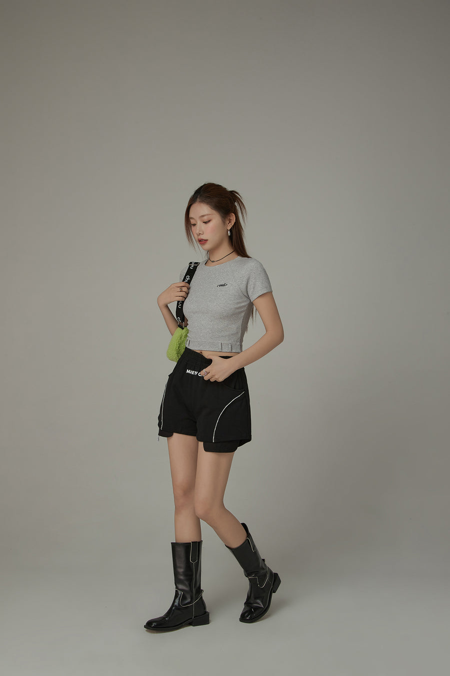 CHUU Back Cut Out Slim Crop Daily T-Shirt