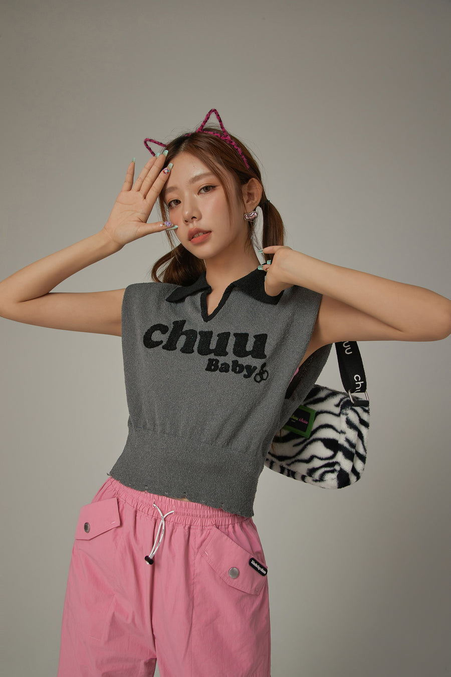 CHUU Logo Open Collar Cropped Knit Top