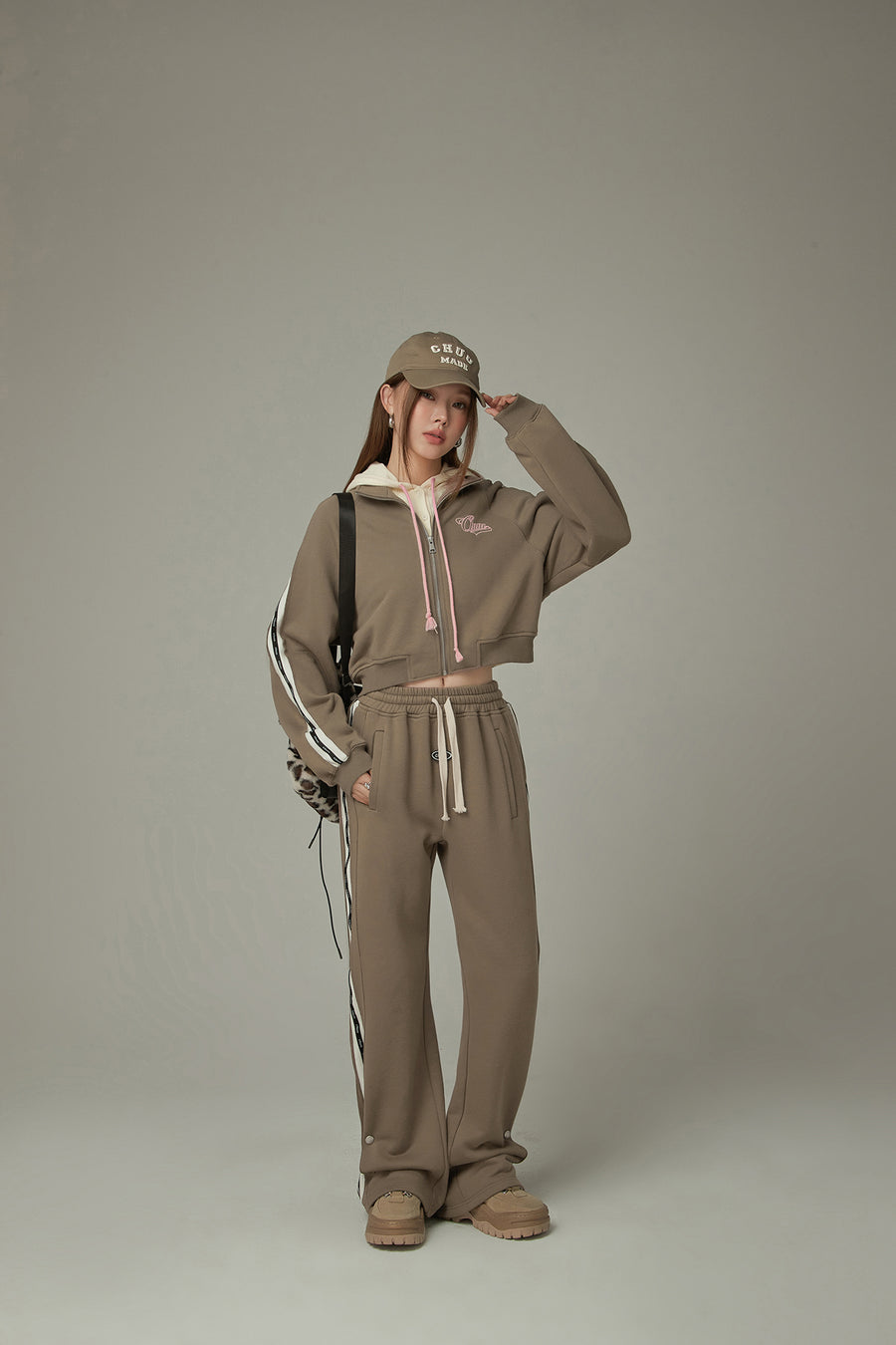 CHUU Elastic Waist Wide Sporty Pants