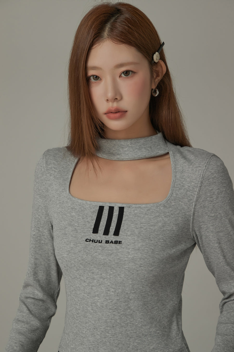 CHUU Front Cutout Choker Cropped Top