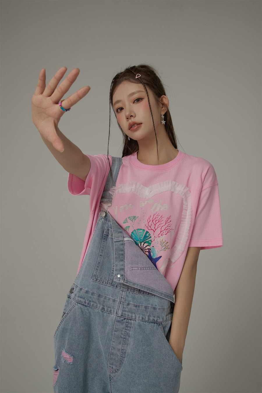 CHUU Ruffle Heart Printed Loose Fit T-Shirt