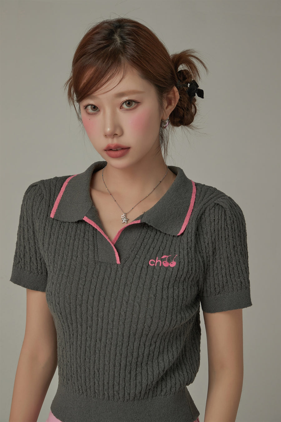 CHUU Open Collar Back Cutout Logo Embroidery Knit Sweater