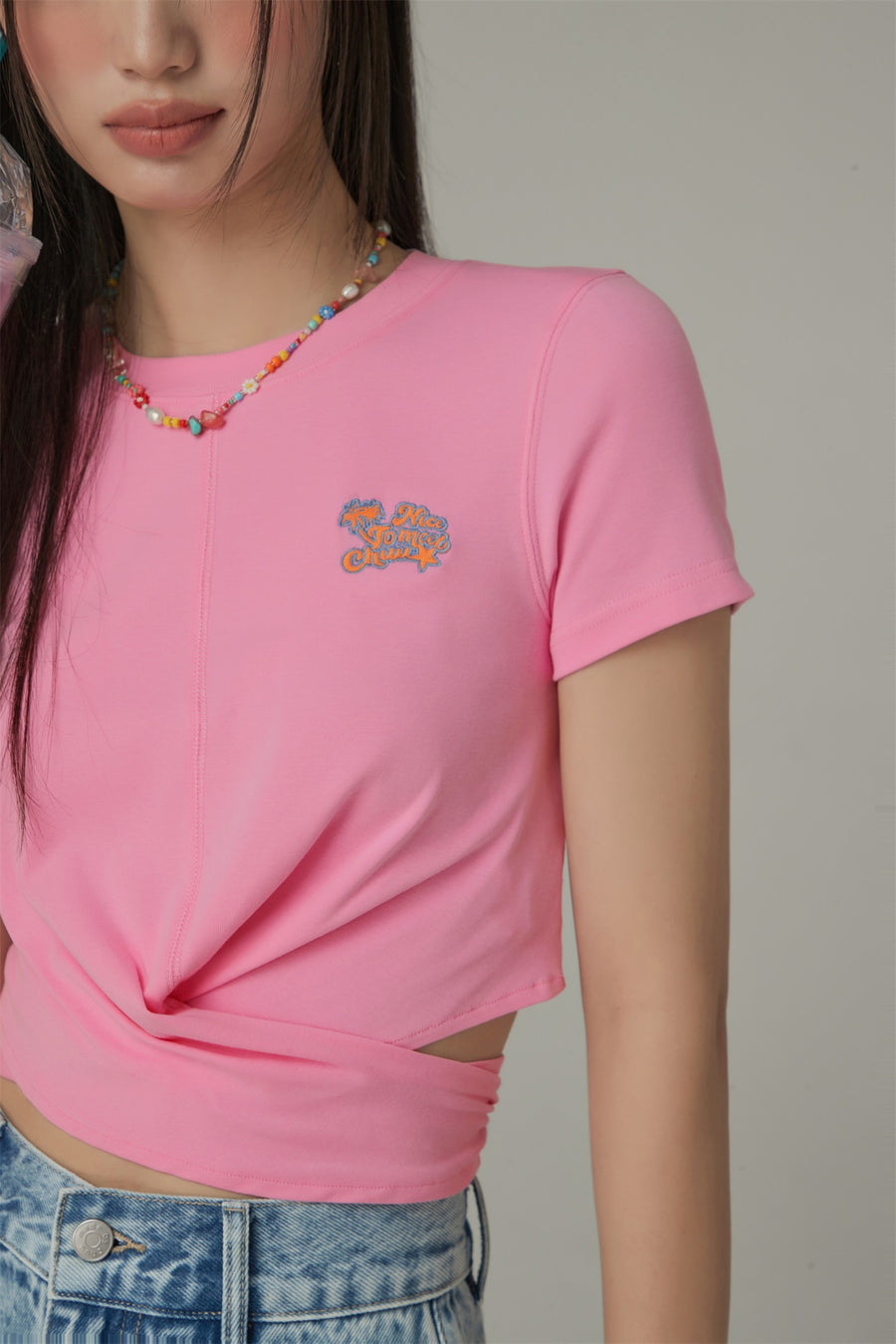 CHUU Embroidered Slim Back Cutout Cropped T-Shirt