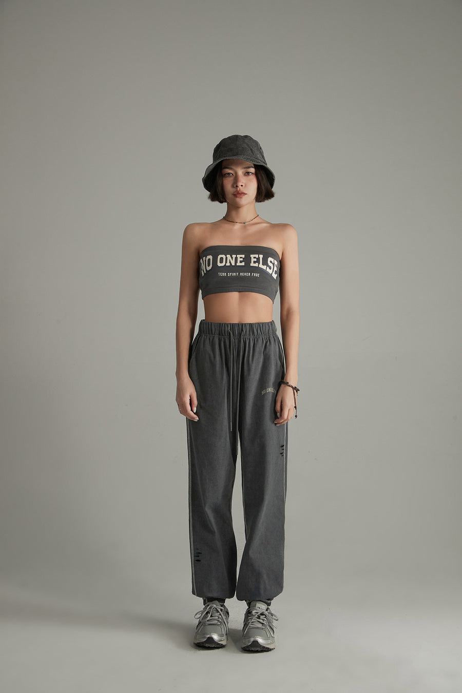 CHUU Noe Lettering Vintage Bra Tube Top