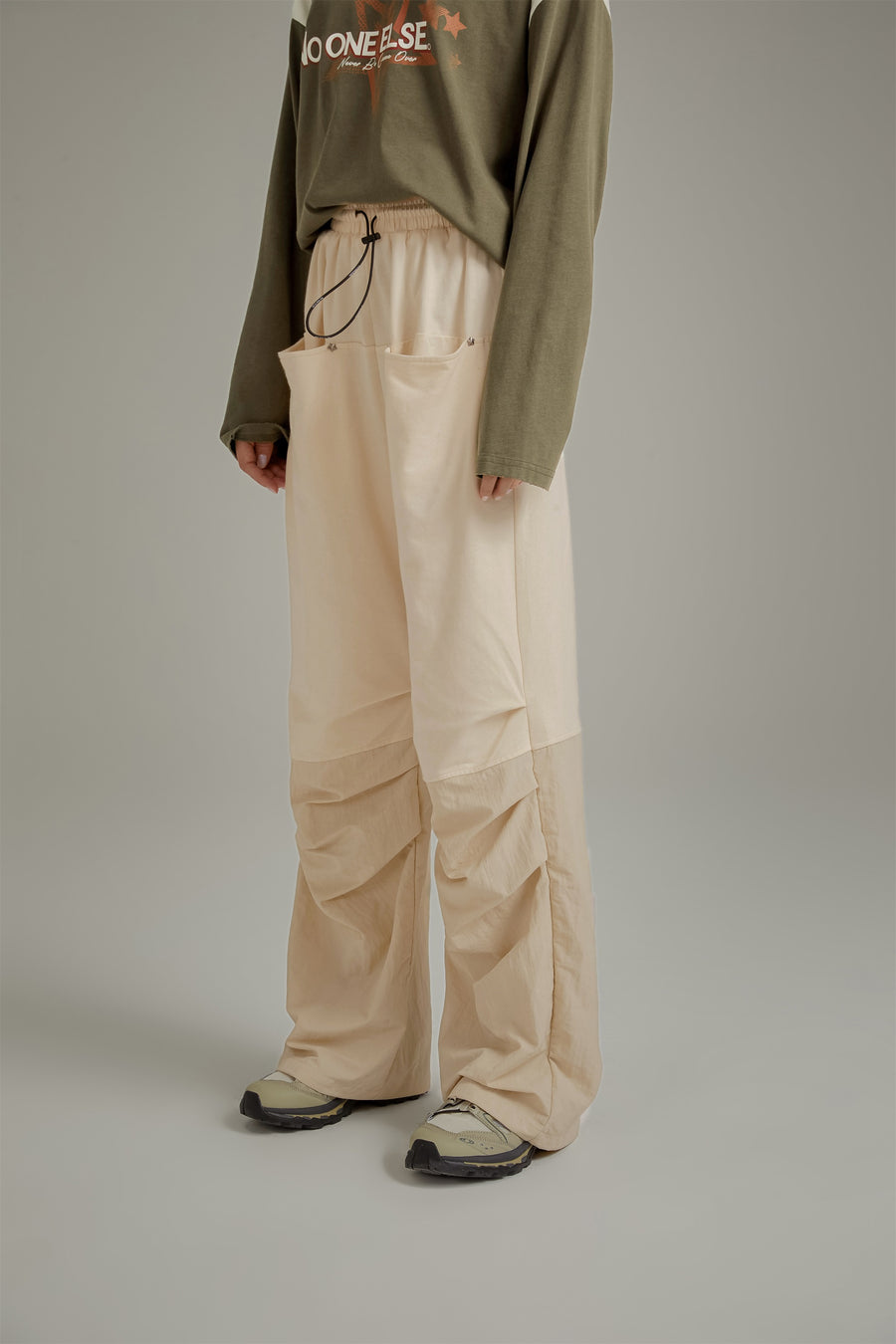 CHUU Shirring Drawstring Wide Leg Casual Pants