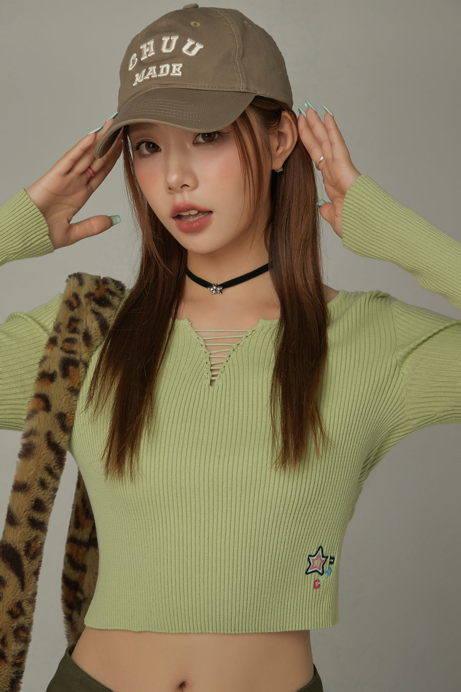 CHUU Embroidered Crop Knit Top