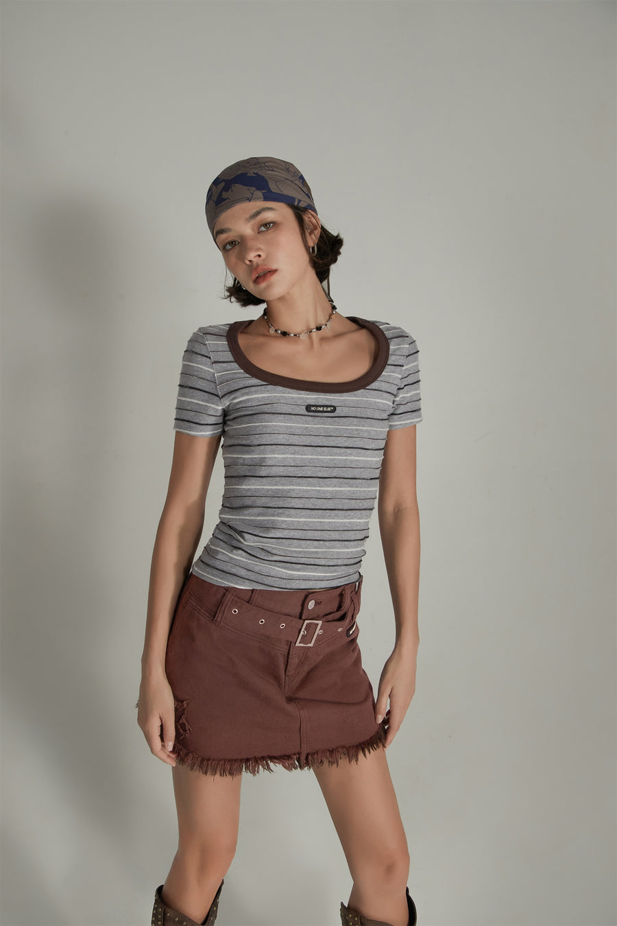 CHUU Simple Slim U-Neck Striped T-Shirt