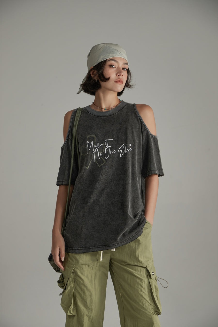 CHUU Vintage Off The Shoulder T-Shirt