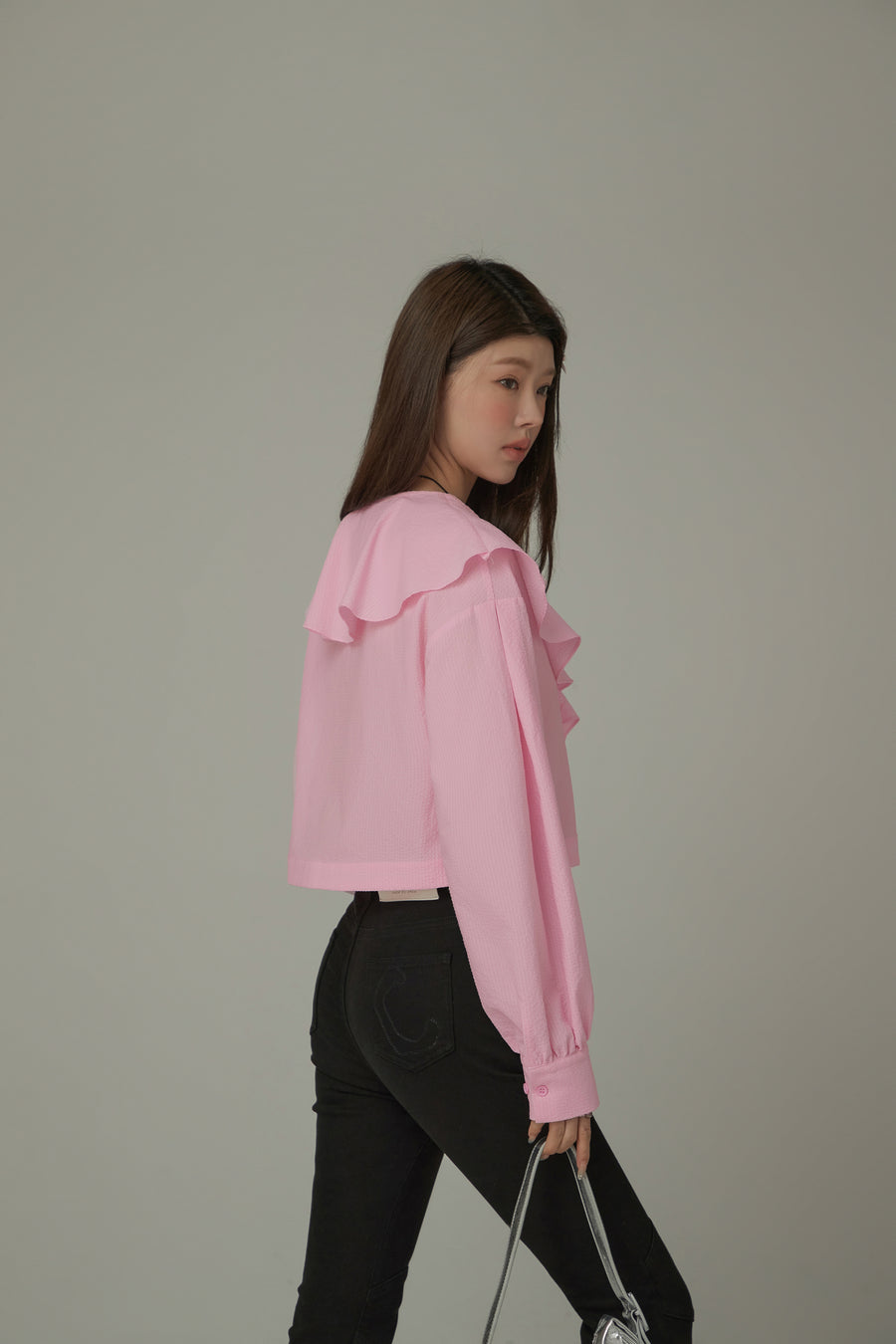 CHUU Asymmetrical Frill Big Collar Semi Crop Top