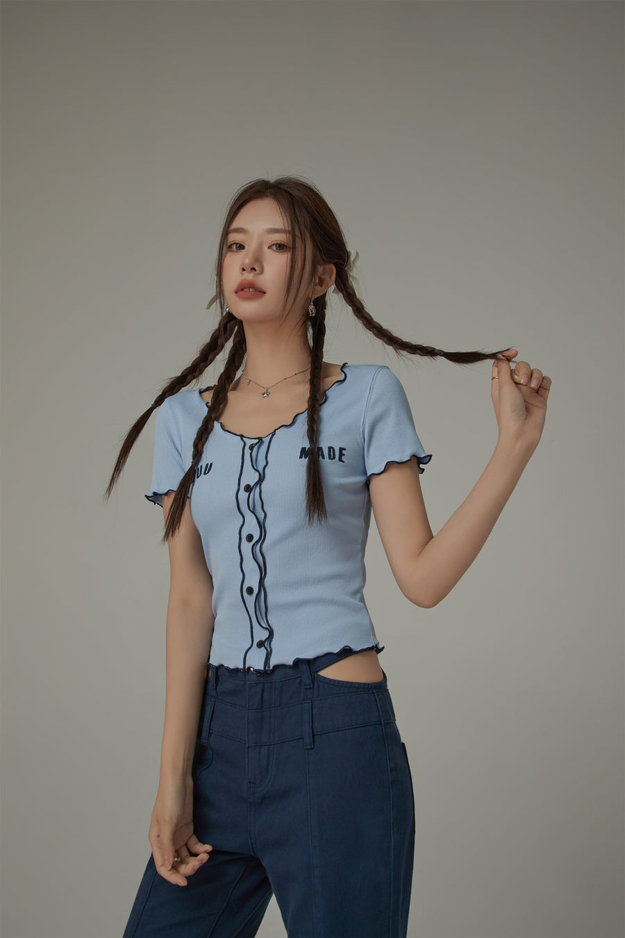 CHUU Color Ruffle Lining Button Slim Top