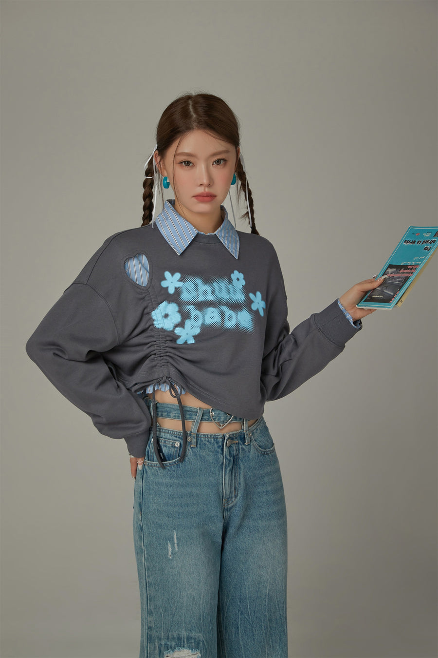 CHUU Logo Heart String Crop Sweatshirt