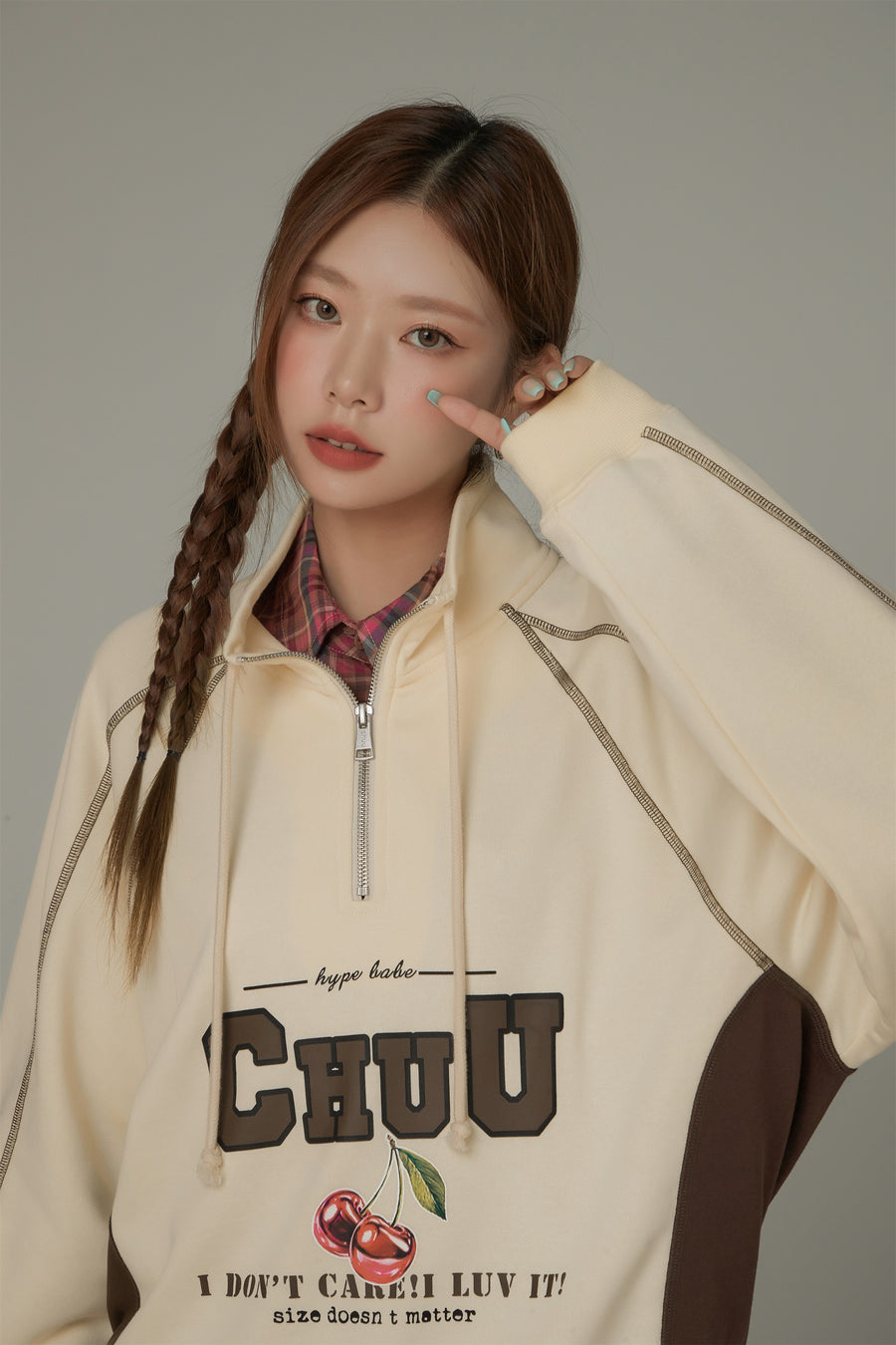 CHUU Logo Cherry Half Zip Up Stitched Sweatshirt