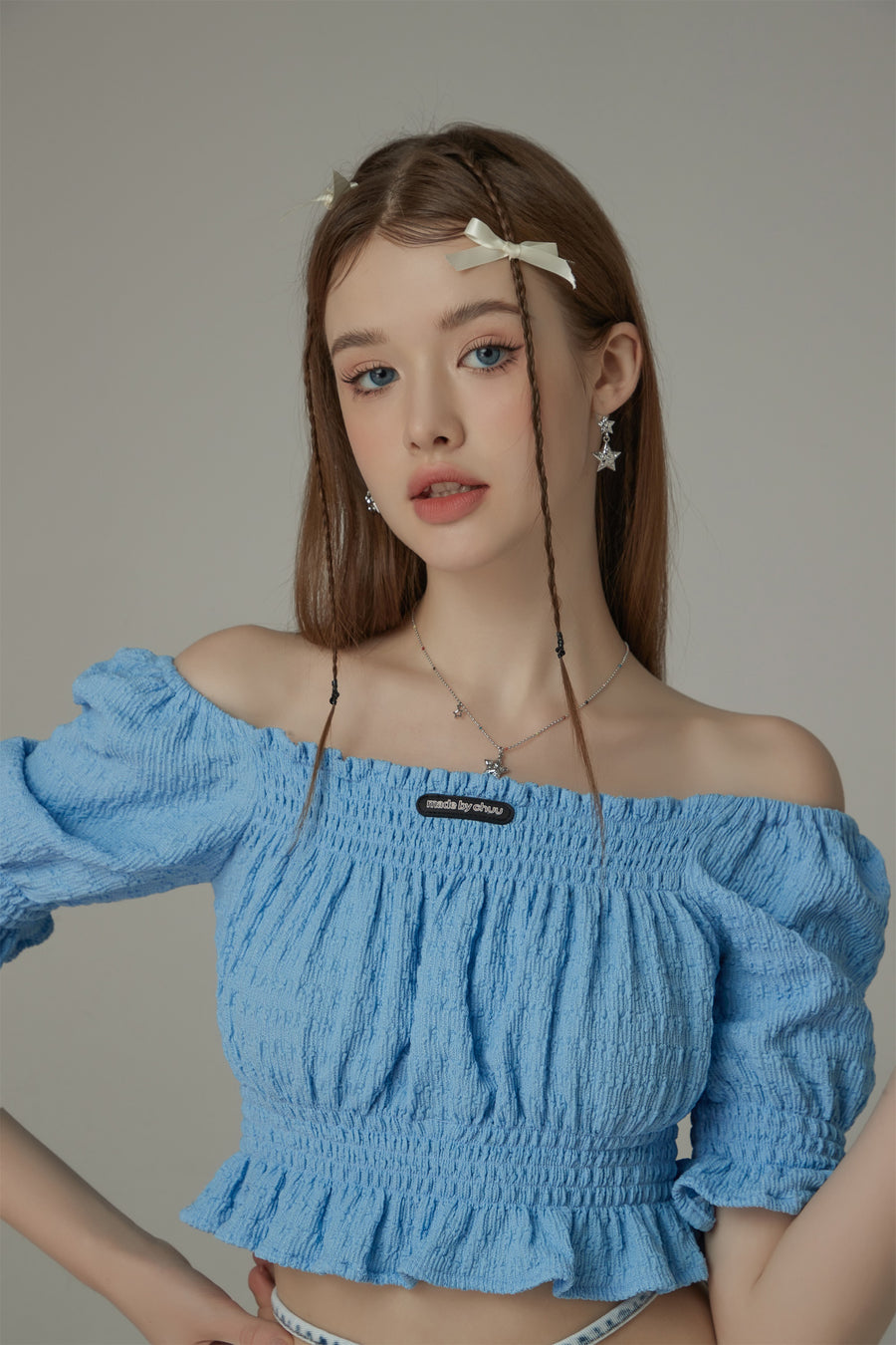 CHUU Off The Shoulder Puffed Sleeves Top