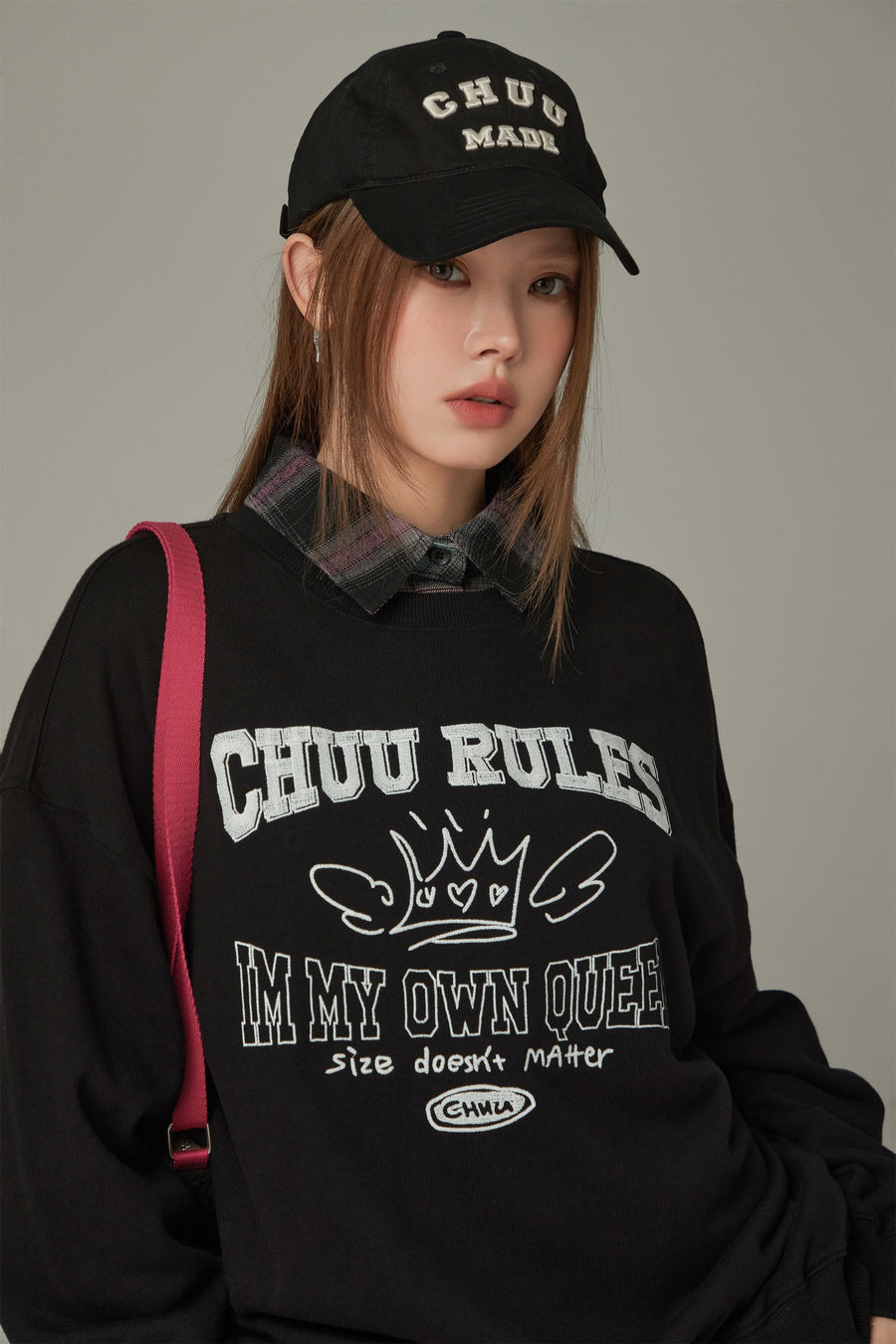 CHUU Be My Own Queen Lettering Loose Fit Sweatshirt