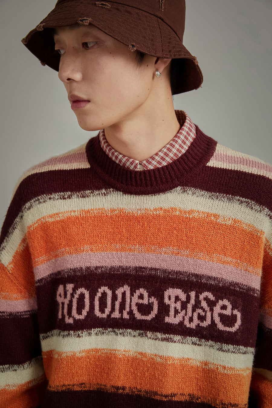 CHUU Logo Striped Loose Knit Sweater