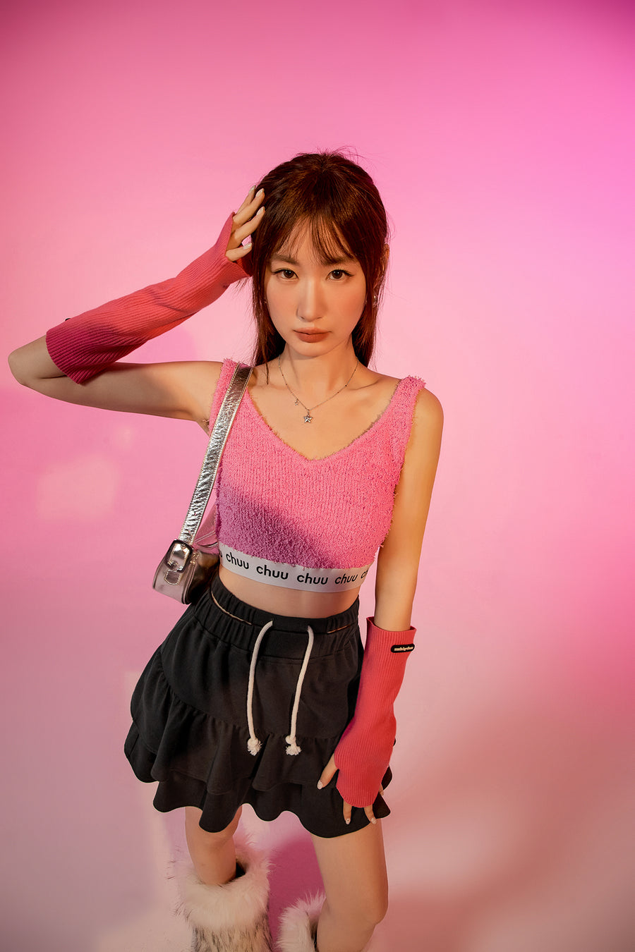 CHUU V-Neck Fuzzy Color Scheme Sleeveless Crop Top