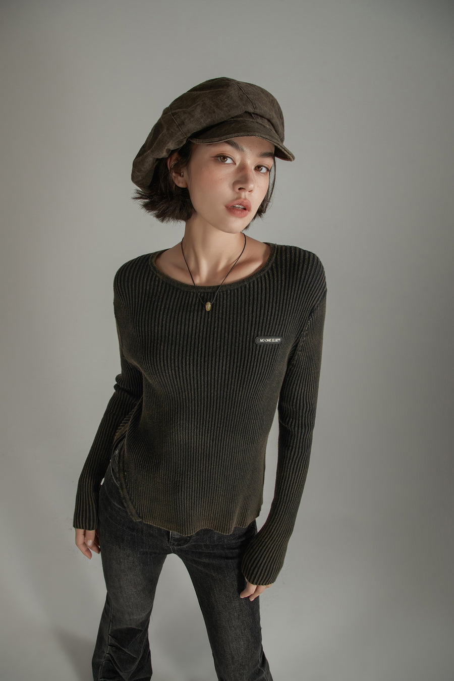 CHUU Slit Zip-Up Knit Top