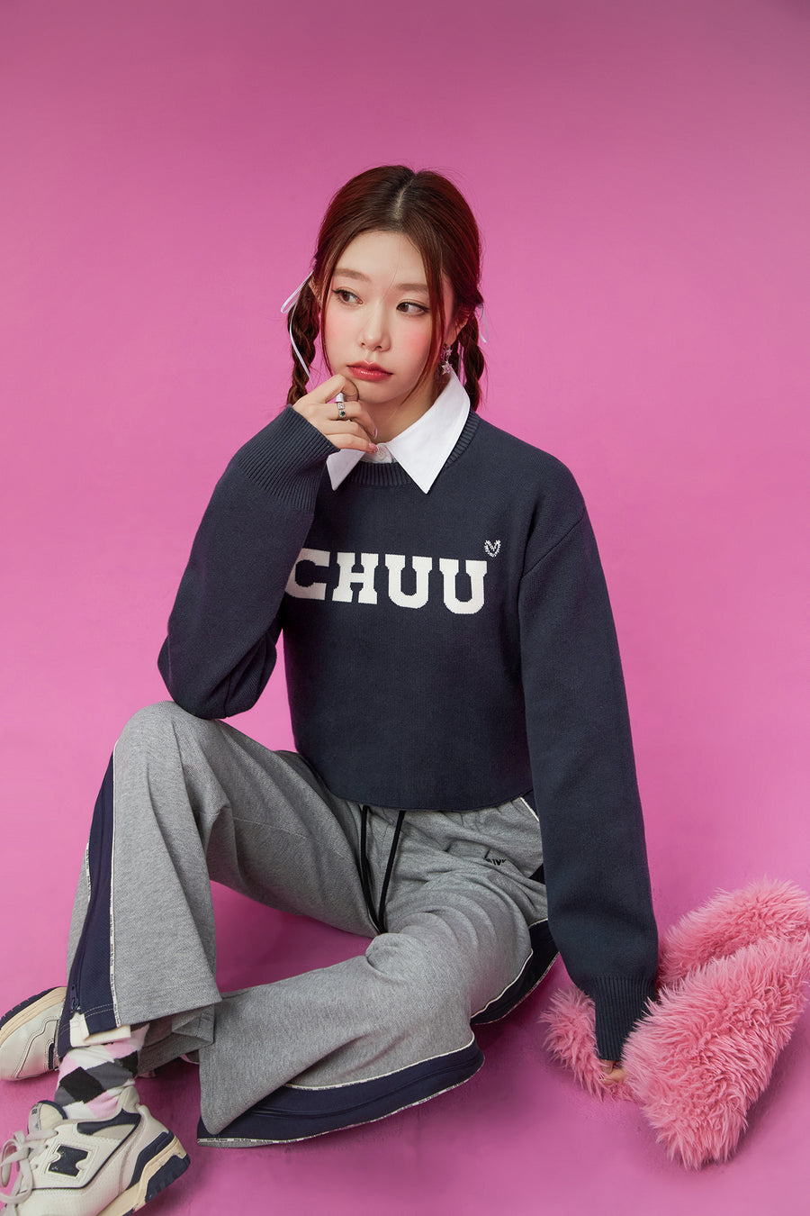 CHUU Simple Logo Crop Knit Top