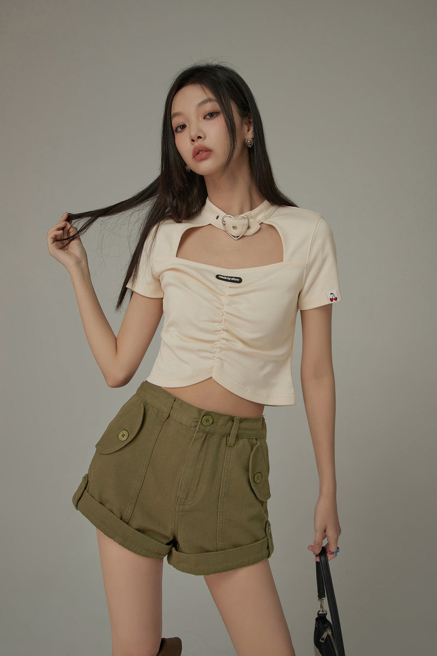 CHUU Belted Choker Front Cut Out Shirred T-Shirt