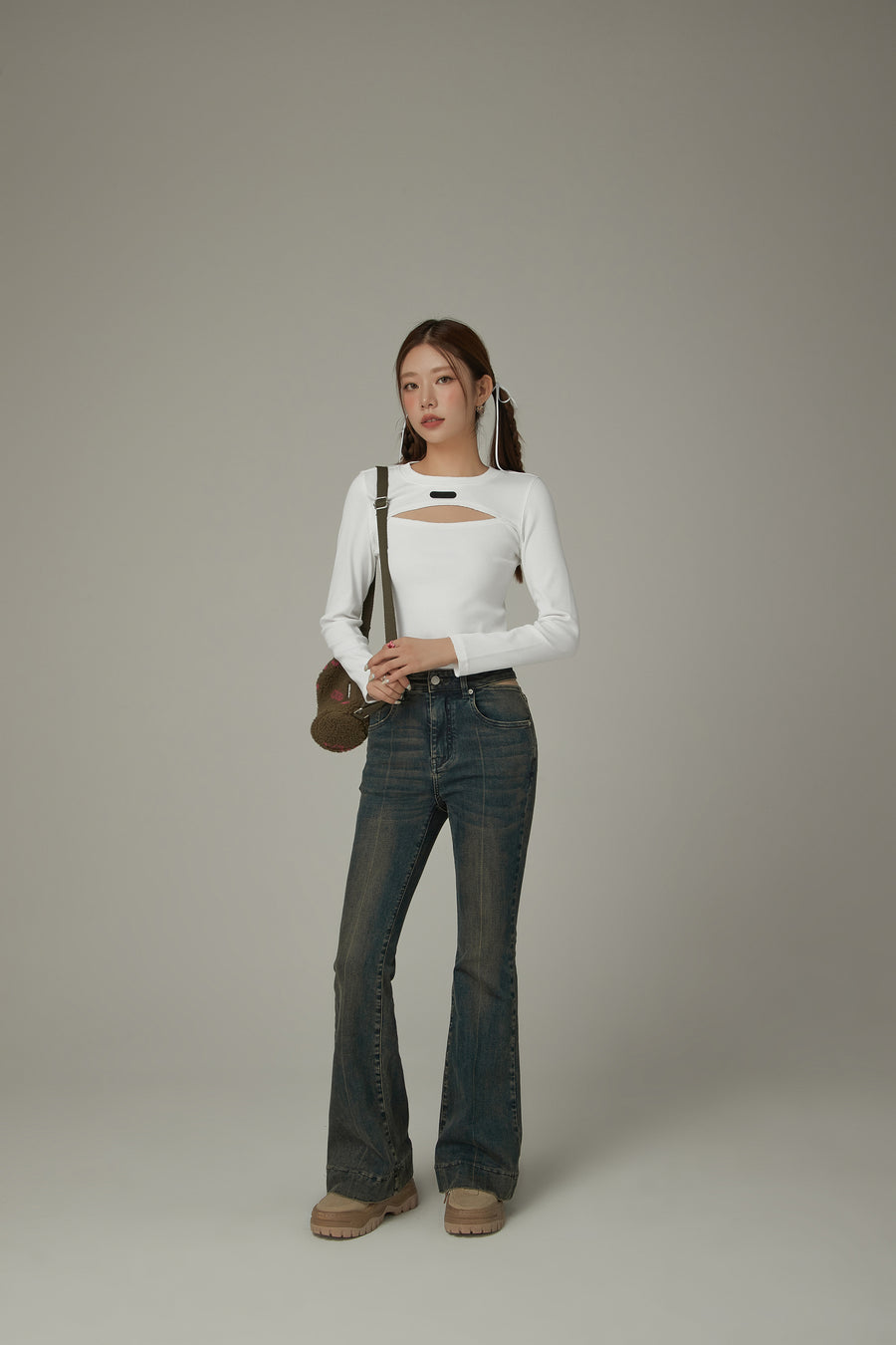 CHUU Center Cutout Long Sleeve Slim T-Shirt