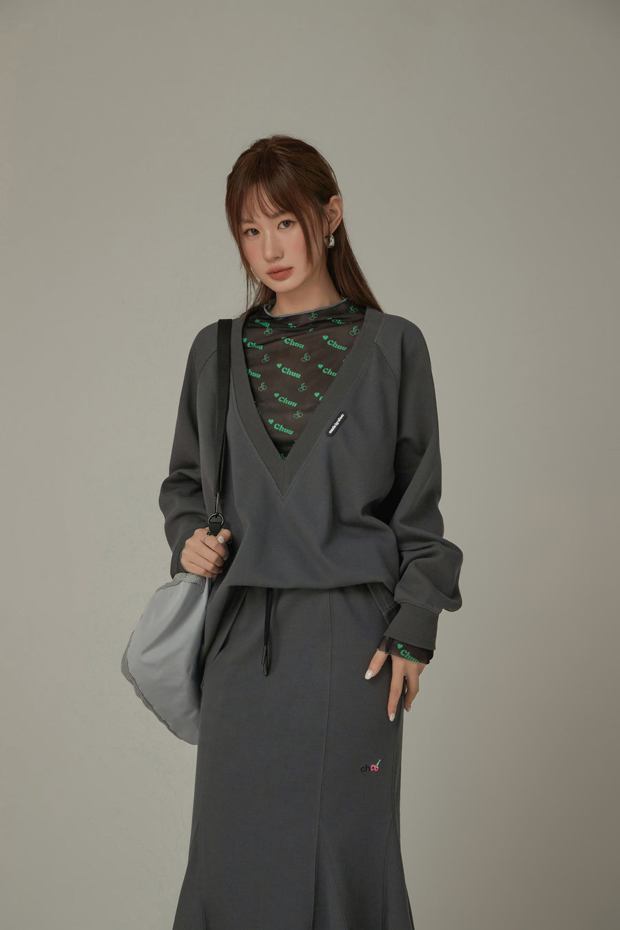 CHUU Maxi V-Neck Loose Fit Sweatshirt