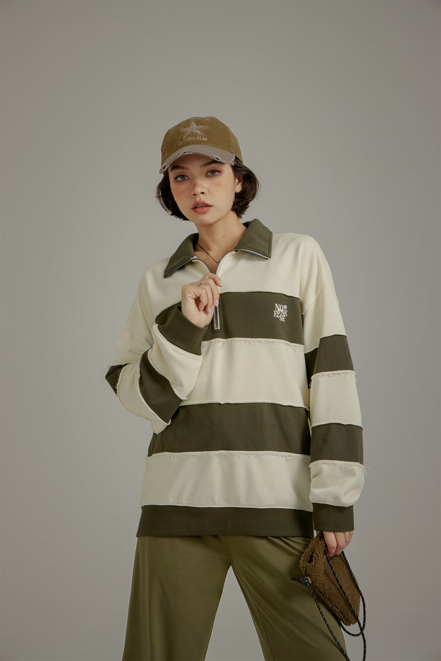 CHUU Half Zip-Up Color Striped Sweatshirt