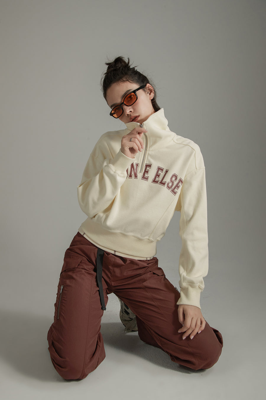 CHUU Logo Half Zip-Up High Neck Sweatshirt