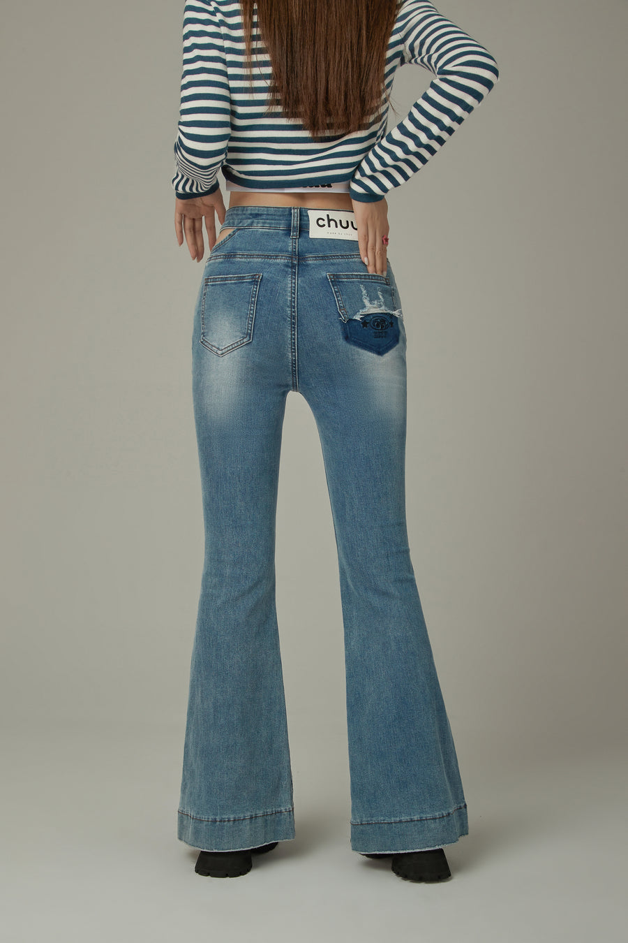 CHUU Ripped Pocket Cutout Waist Bootcut Jeans