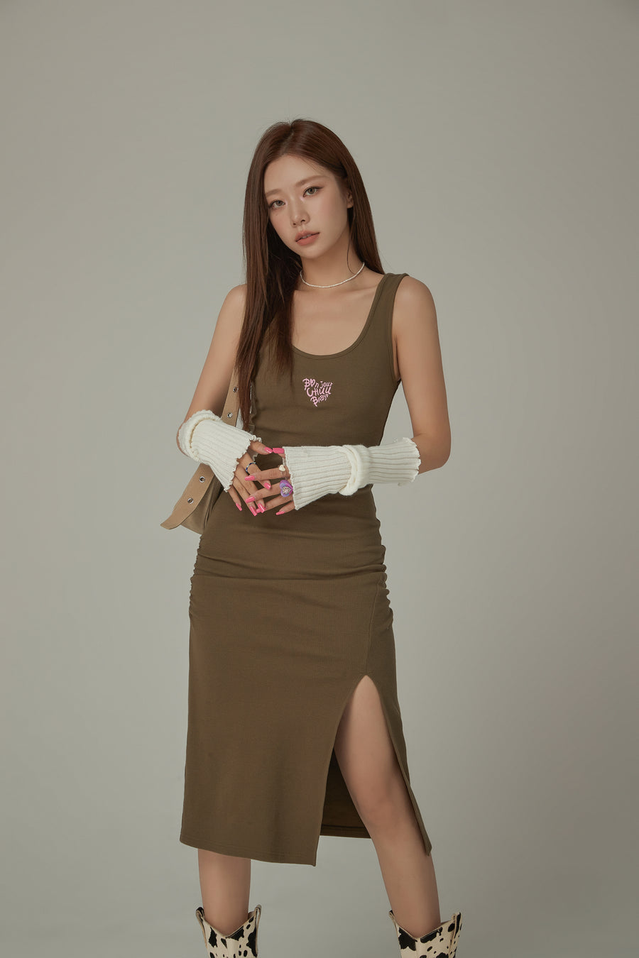 CHUU Logo Slit Sleeveless Slim Dress