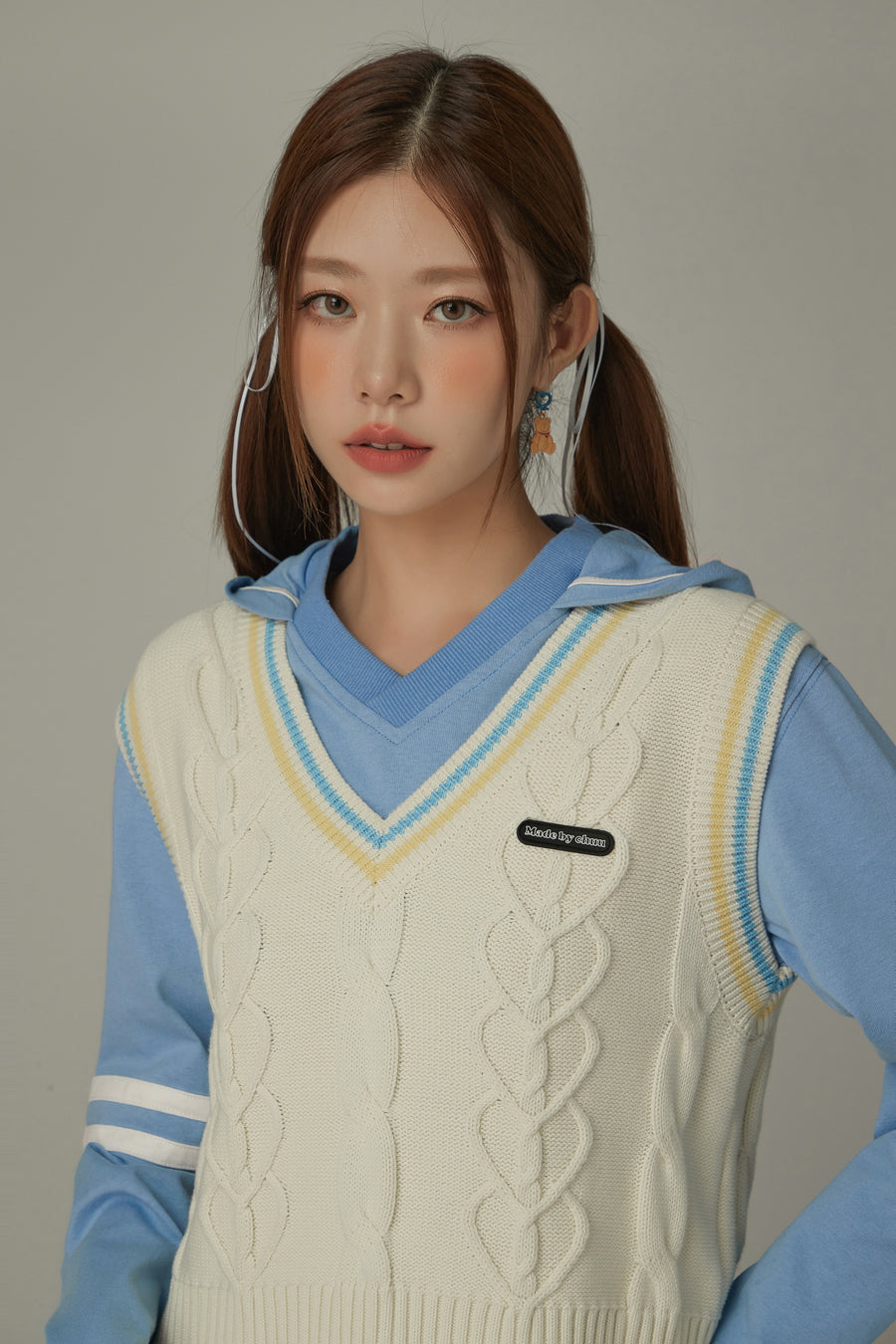 CHUU Heart Twist Knit Sweater Vest