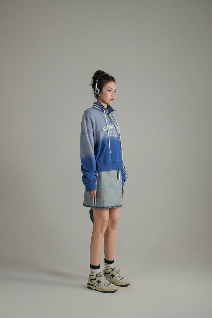 CHUU Gradient Anorak Logo Sweatshirt