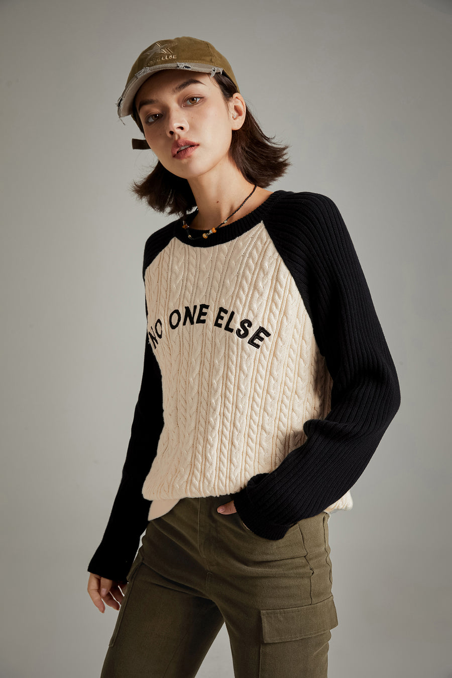 CHUU Logo Raglan Color Combination Knit Sweater