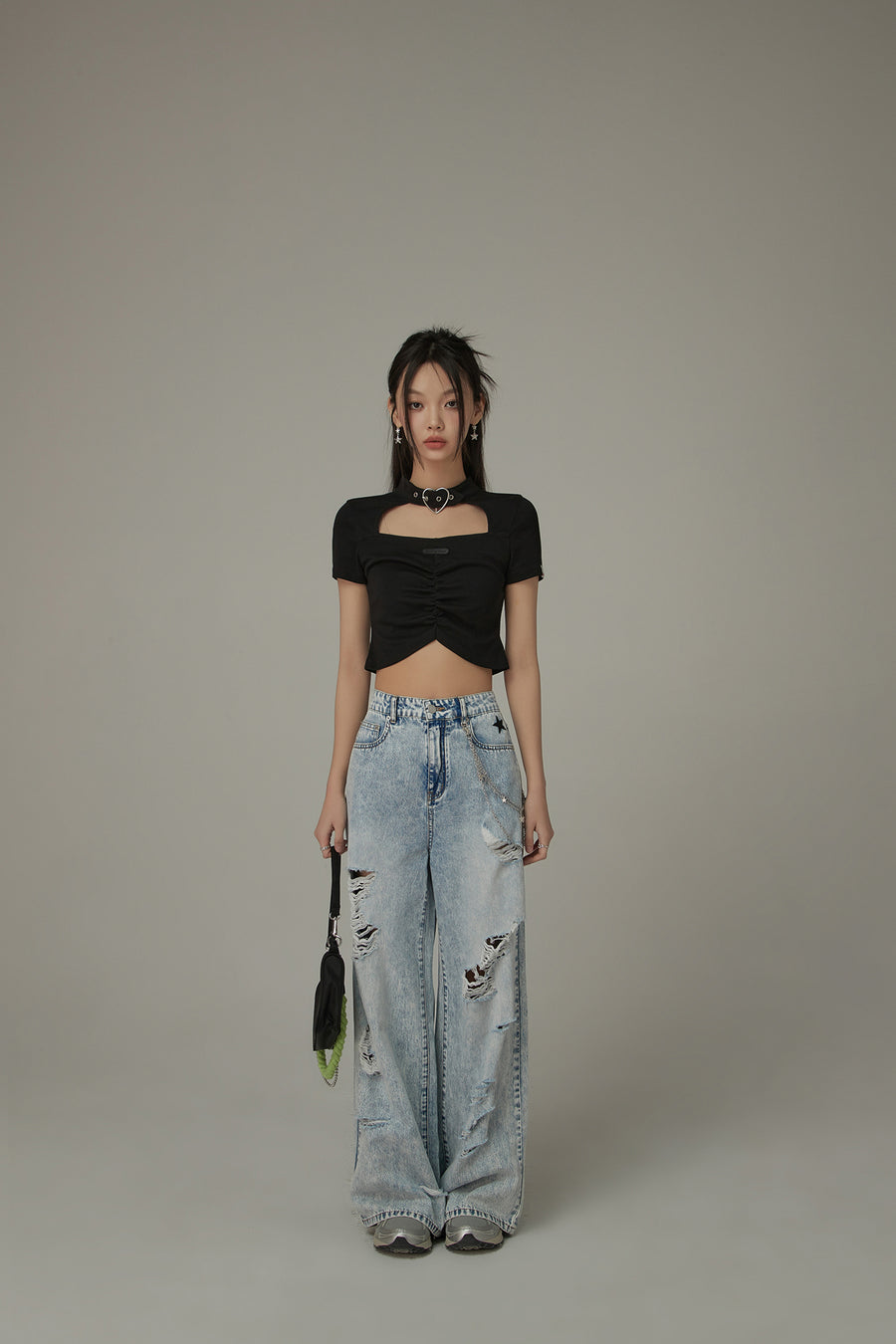 CHUU Belted Choker Front Cut Out Shirred T-Shirt