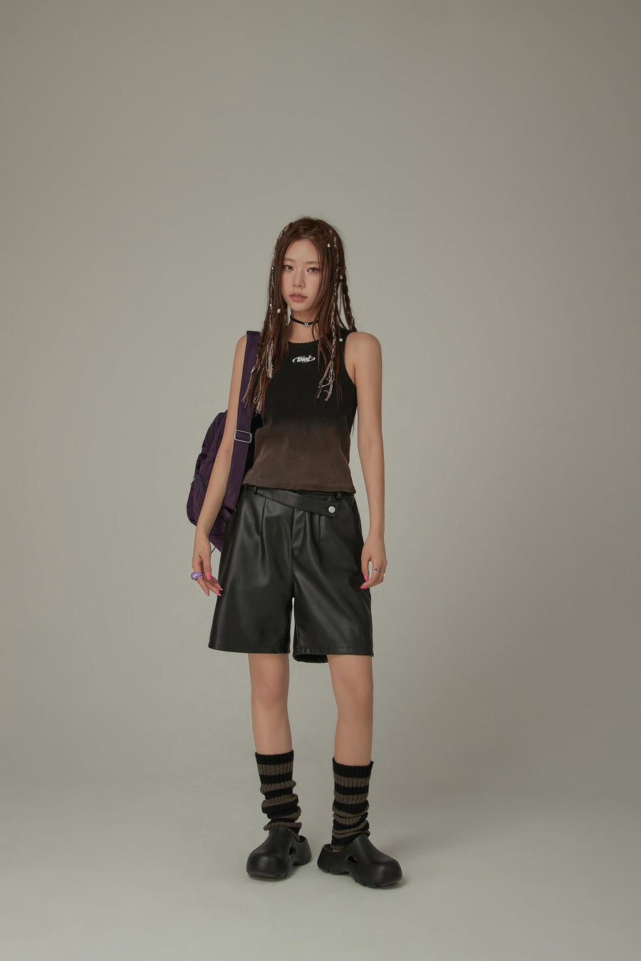 CHUU Pintuck Leather Shorts