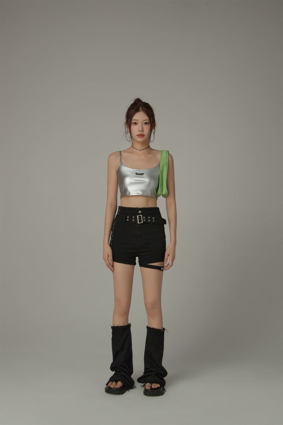 CHUU Hot Girl Sleeveless Slim Shiny Crop Top