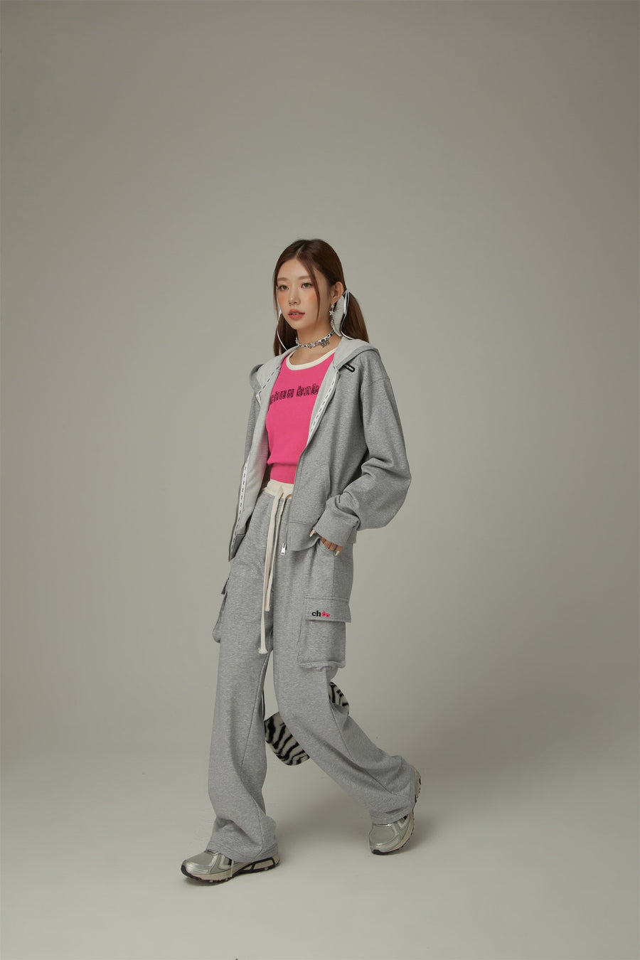 CHUU Colorful Logo Pocket String Cargo Pants