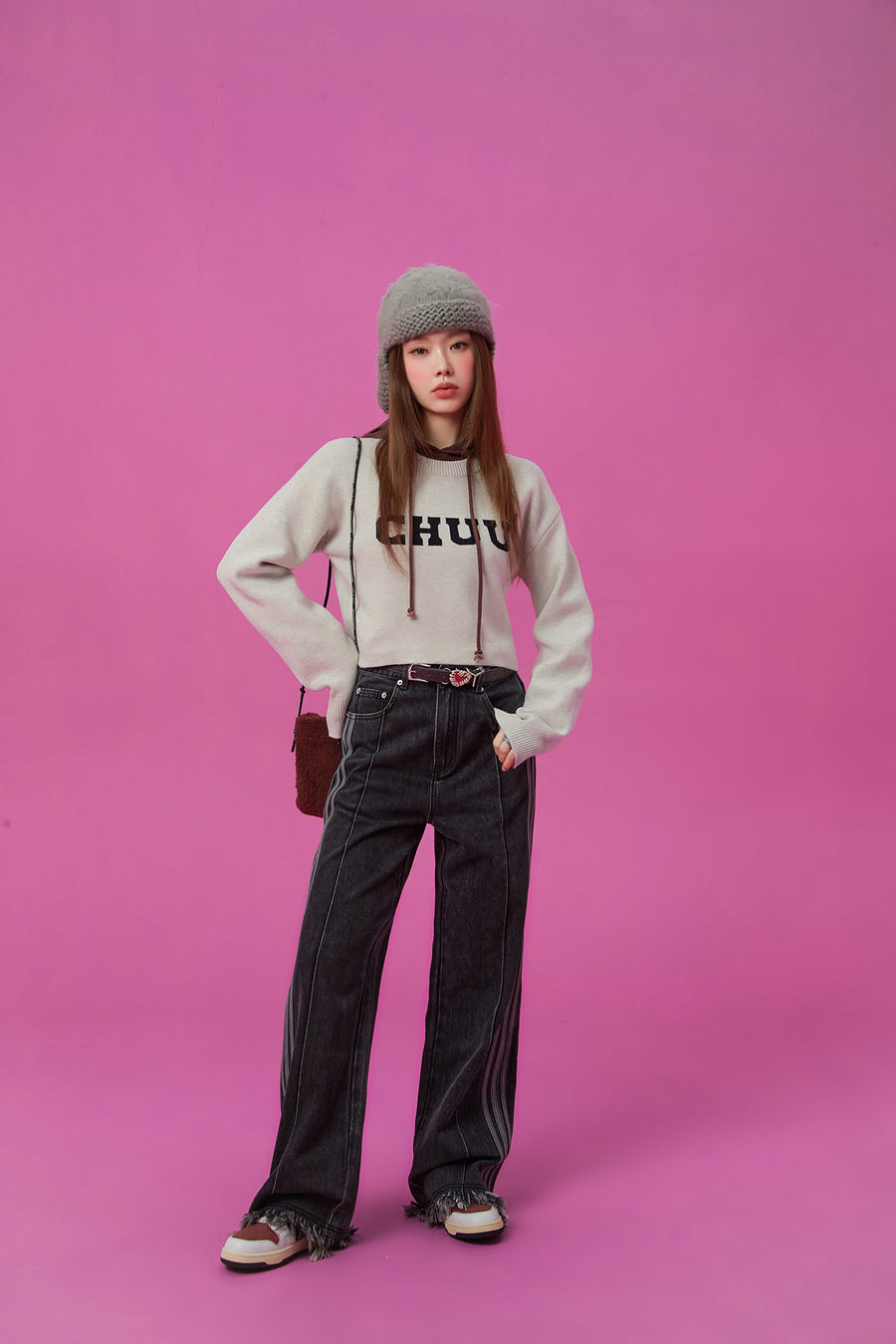 CHUU Simple Logo Crop Knit Top