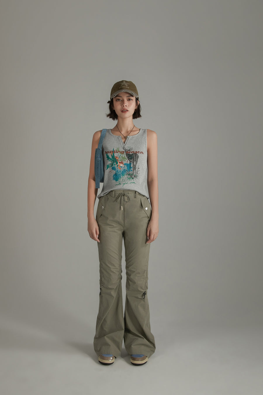 CHUU String Shirring Bootcut Cargo Style Pants